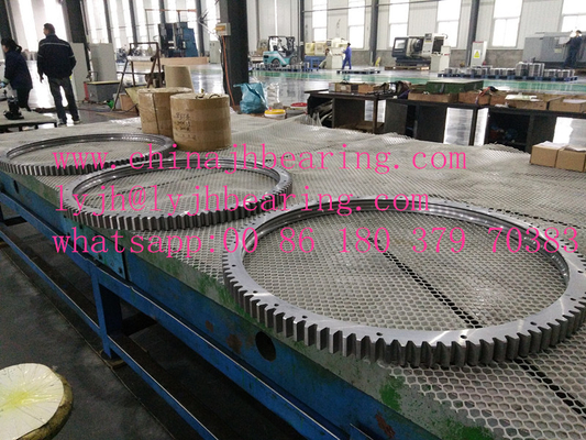 China China slewing Bearing factory offer 013.32.1405 four point contact ball slewing bearing,15253X1235X119mm supplier