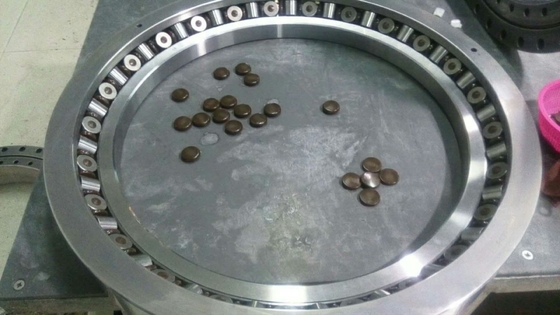 China Machining centers use  XR766051 crossed tapered roller bearing 457.2x609.6x63.5mm supplier