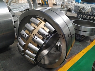 China Spherical Roller Bearing 24138 CCK30/W33 Pressed Steel Cage 190x320x128mm supplier