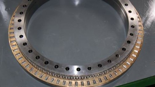 YRT650 bearing 650x870x122mm,brass cage,three row roller,GCr15SiMn material,58-62 Hardness supplier