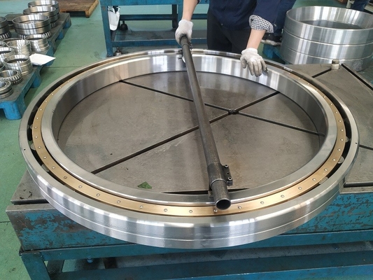 High Speed Working cylindrical  Roller Bearing Z-547075.01.ZL brass cage supplier