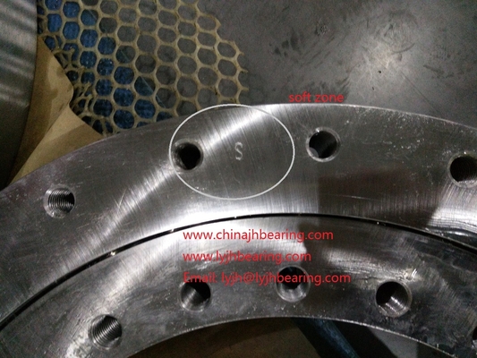 010.35.559  four point contact ball slewing bearing   431.8x695.452x90.932mm supplier