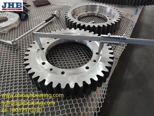 Big pinion matched slewing bearing 420*230*77mm 40pcs teeth supplier