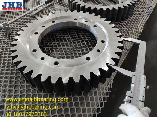 Big pinion matched slewing bearing 420*230*77mm 40pcs teeth supplier